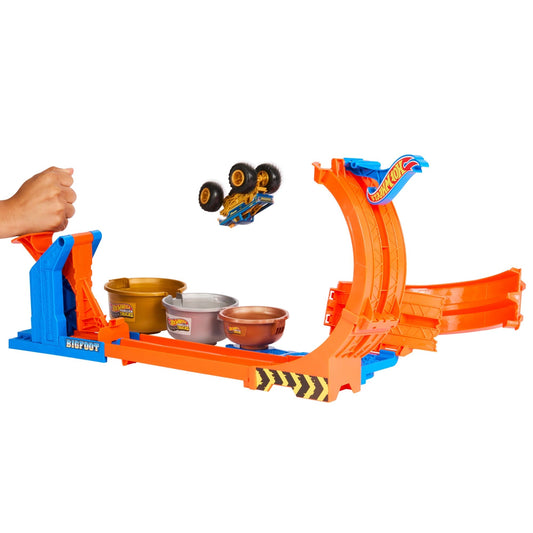 Hot Wheels Monster Trucks Loop-And-Flip Trophy Challenge Playset & Die-Cast Bigfoot Toy Truck